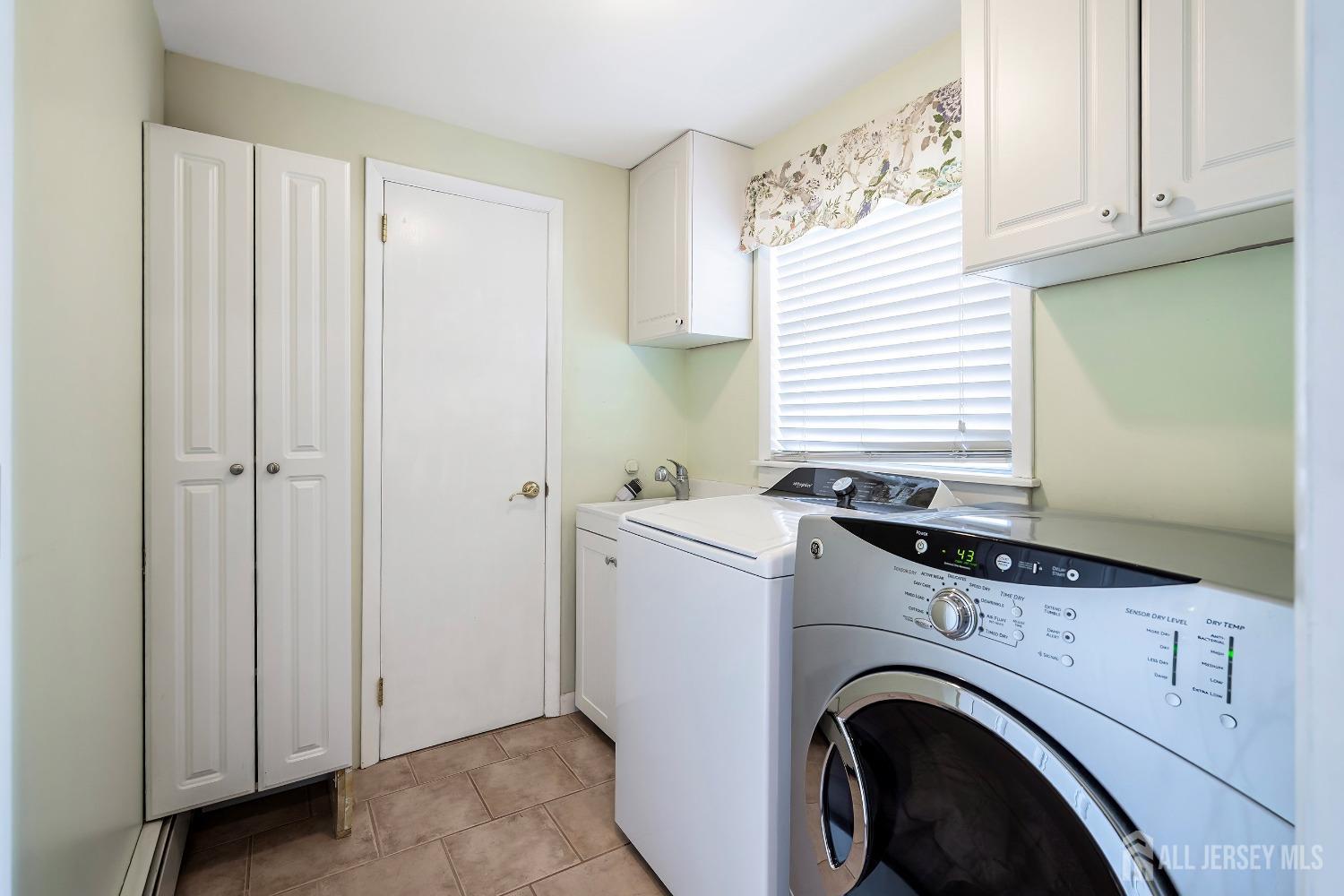 108 Colonia Road Colonia, NJ 07067 - Photo 8 of 44