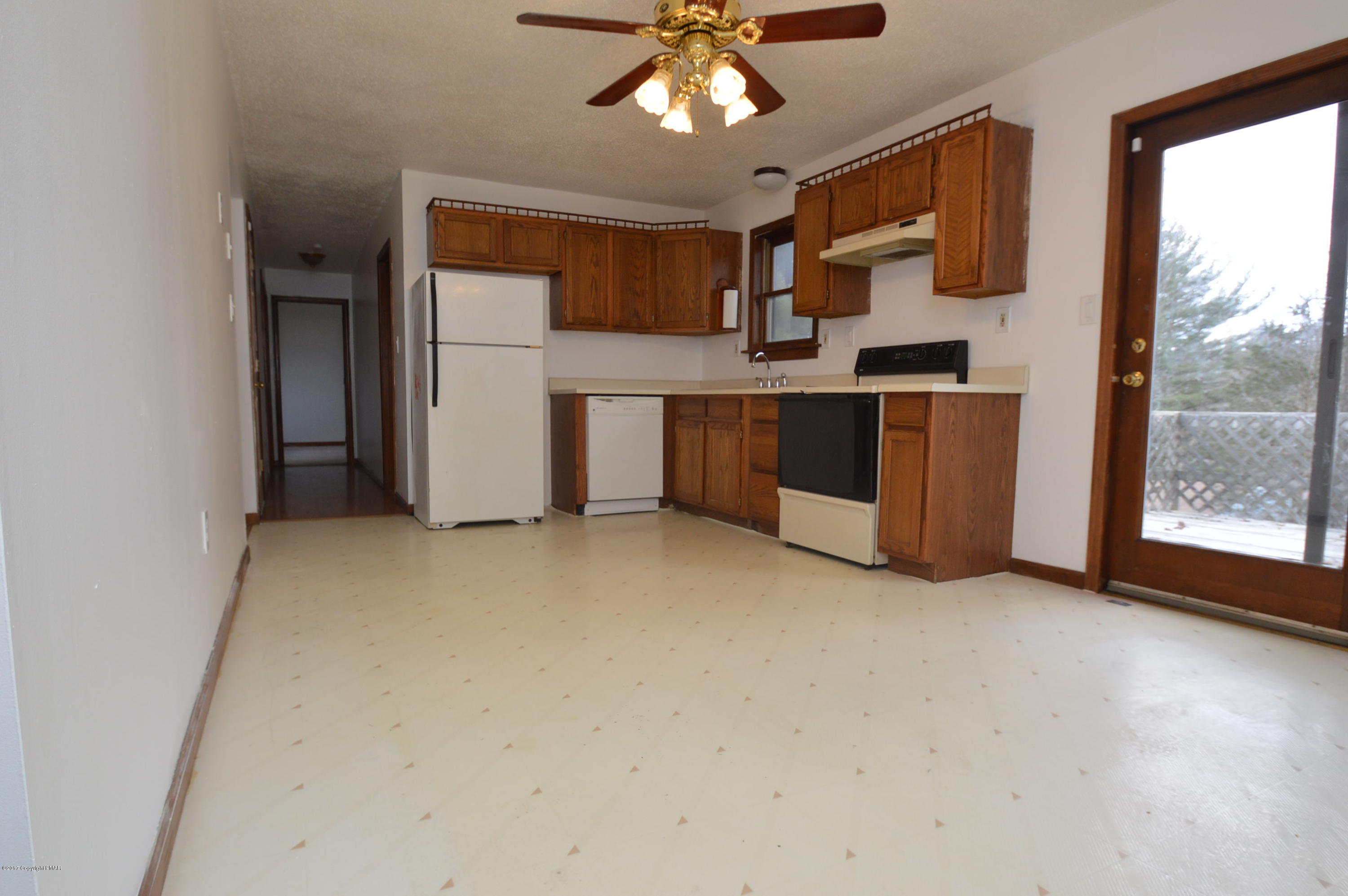 5081 Pine Ridge Road North East Stroudsburg, PA 18302 - Photo 4 of 13 7
