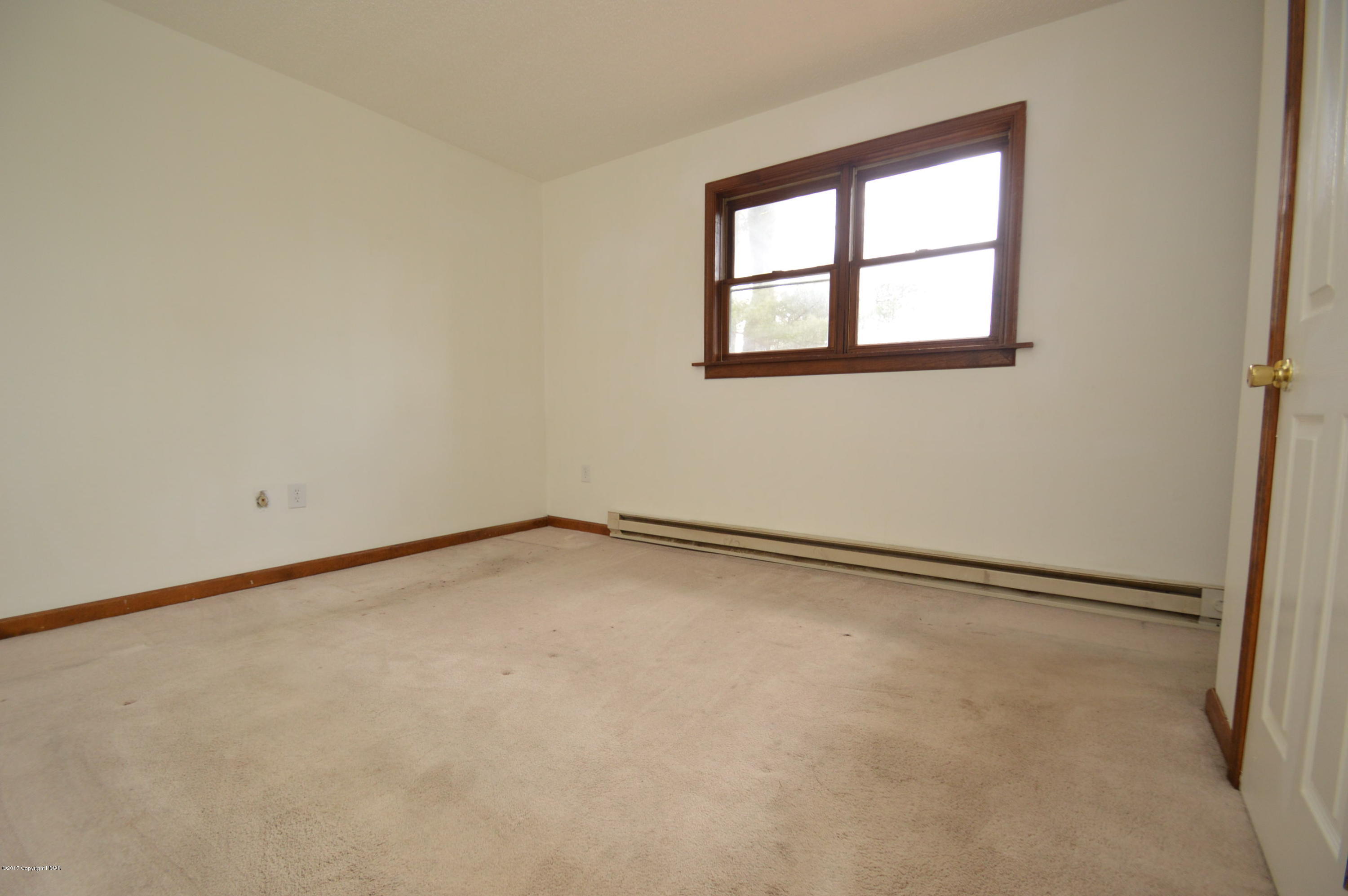 5081 Pine Ridge Road North East Stroudsburg, PA 18302 - Photo 7 of 13 10