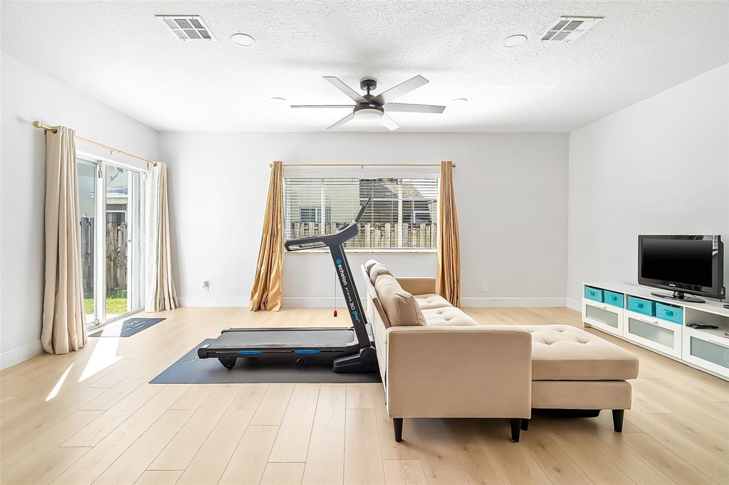 9500 Stanley Lane Tamarac, FL 33321 - Photo 10 of 46