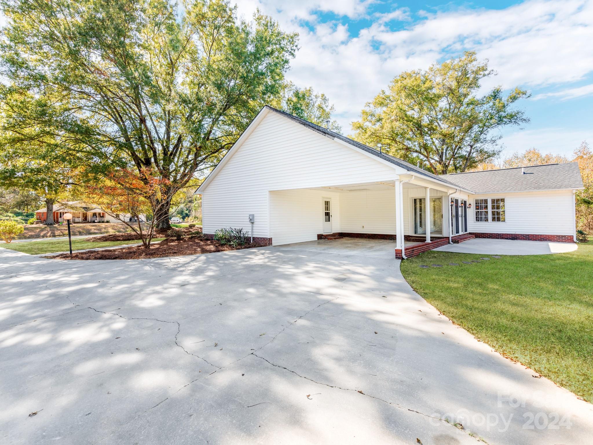 4839 Taxahaw Road Lancaster, SC 29720 - Photo 4 of 37 Gallery Image 4