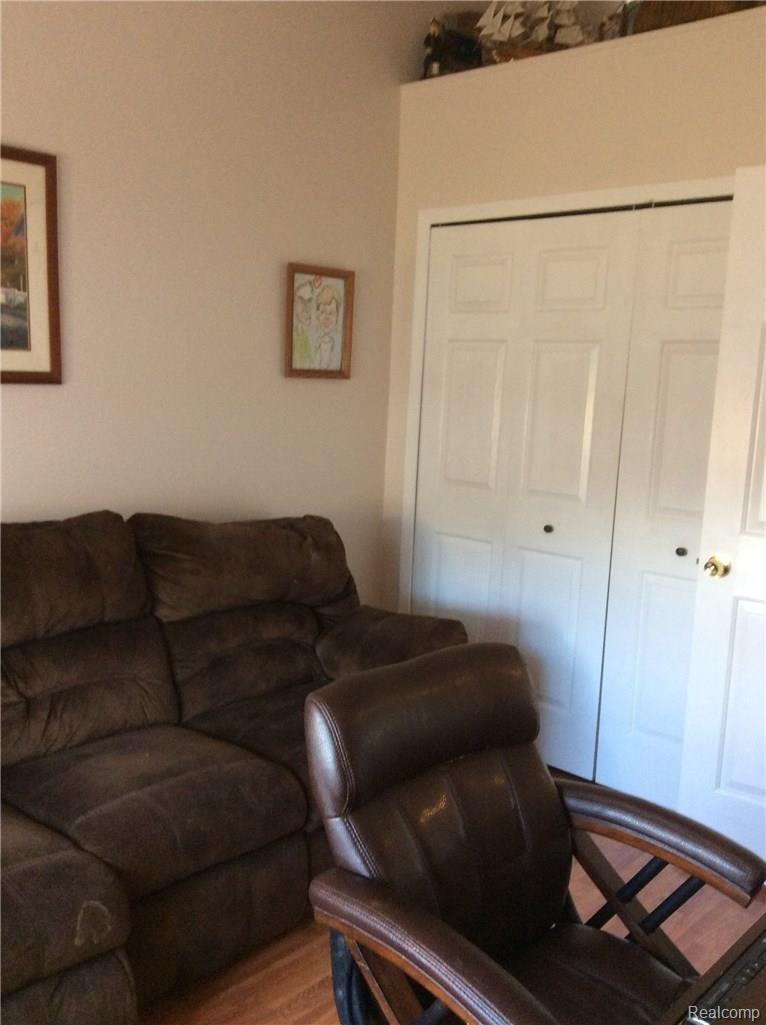 457 Lilly View Court Howell, MI 48843 - Photo 28 of 33 2nd bedroom