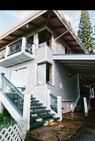 646 Awalau Road Haiku, HI 96708 - Photo 24 of 28 a view of a house with a balcony
