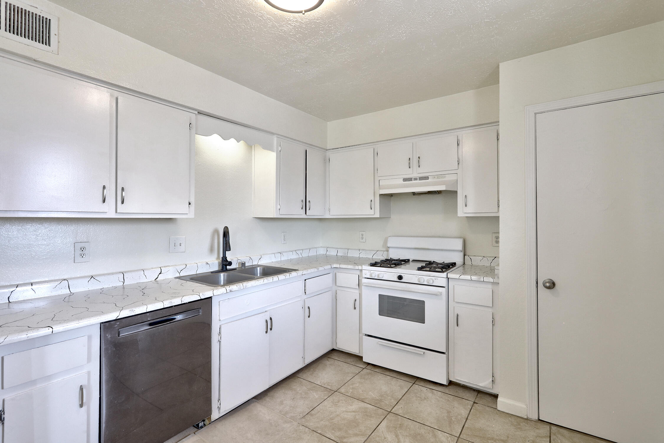 95 Eventide Road Southeast Rio Rancho, NM 87124 - Photo 17 of 37 Gallery Image 17