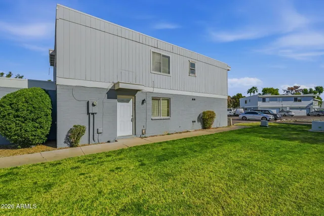 a view of a house with a backyard