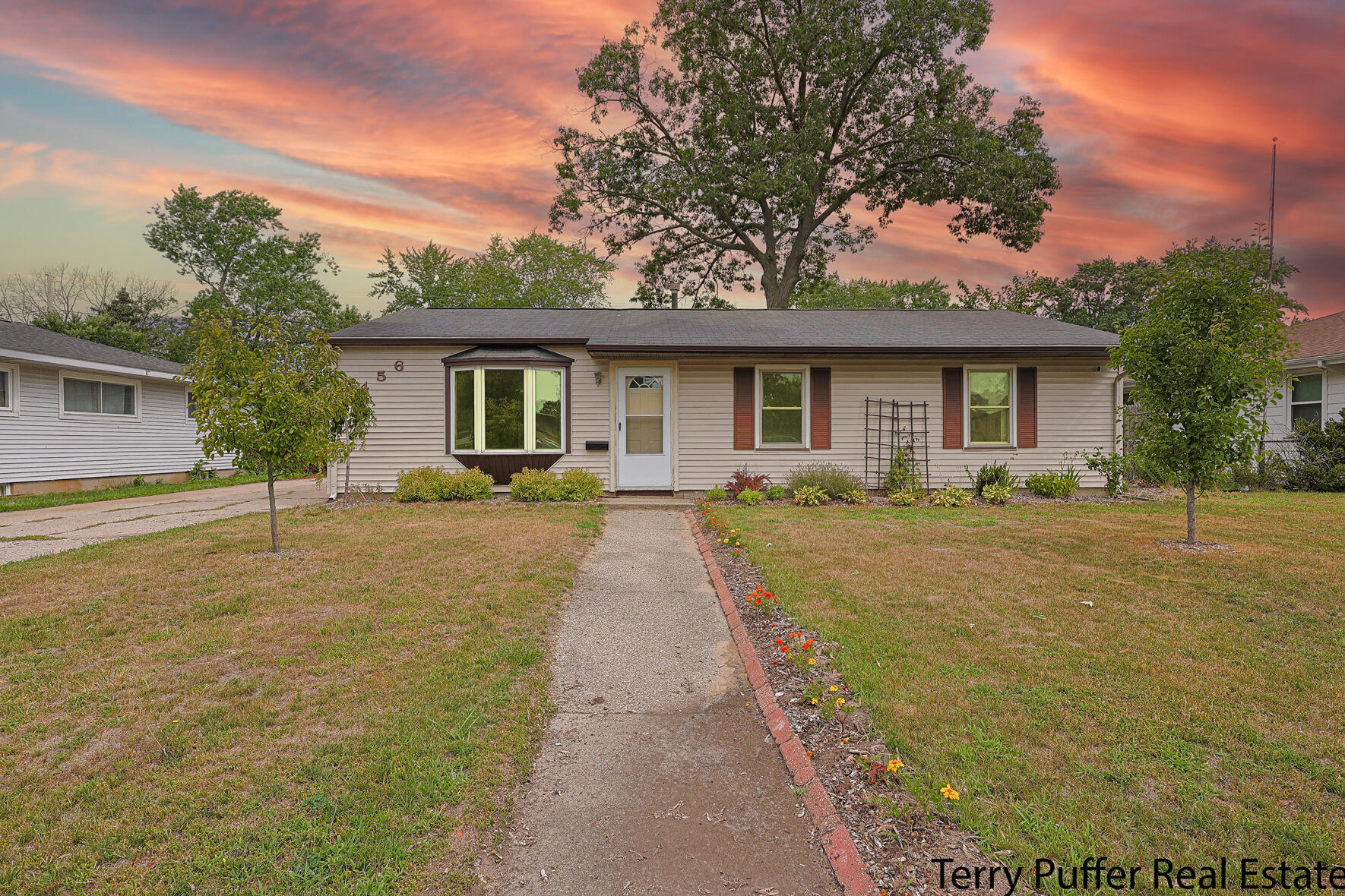 1456 Greenwich Road Muskegon, MI 49441 - Photo 1 of 26 Twilight