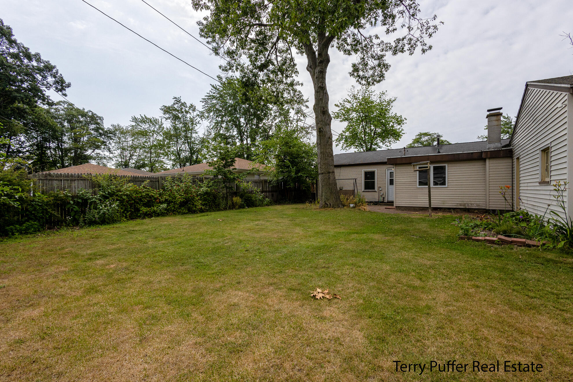 1456 Greenwich Road Muskegon, MI 49441 - Photo 20 of 26 IMG_0644