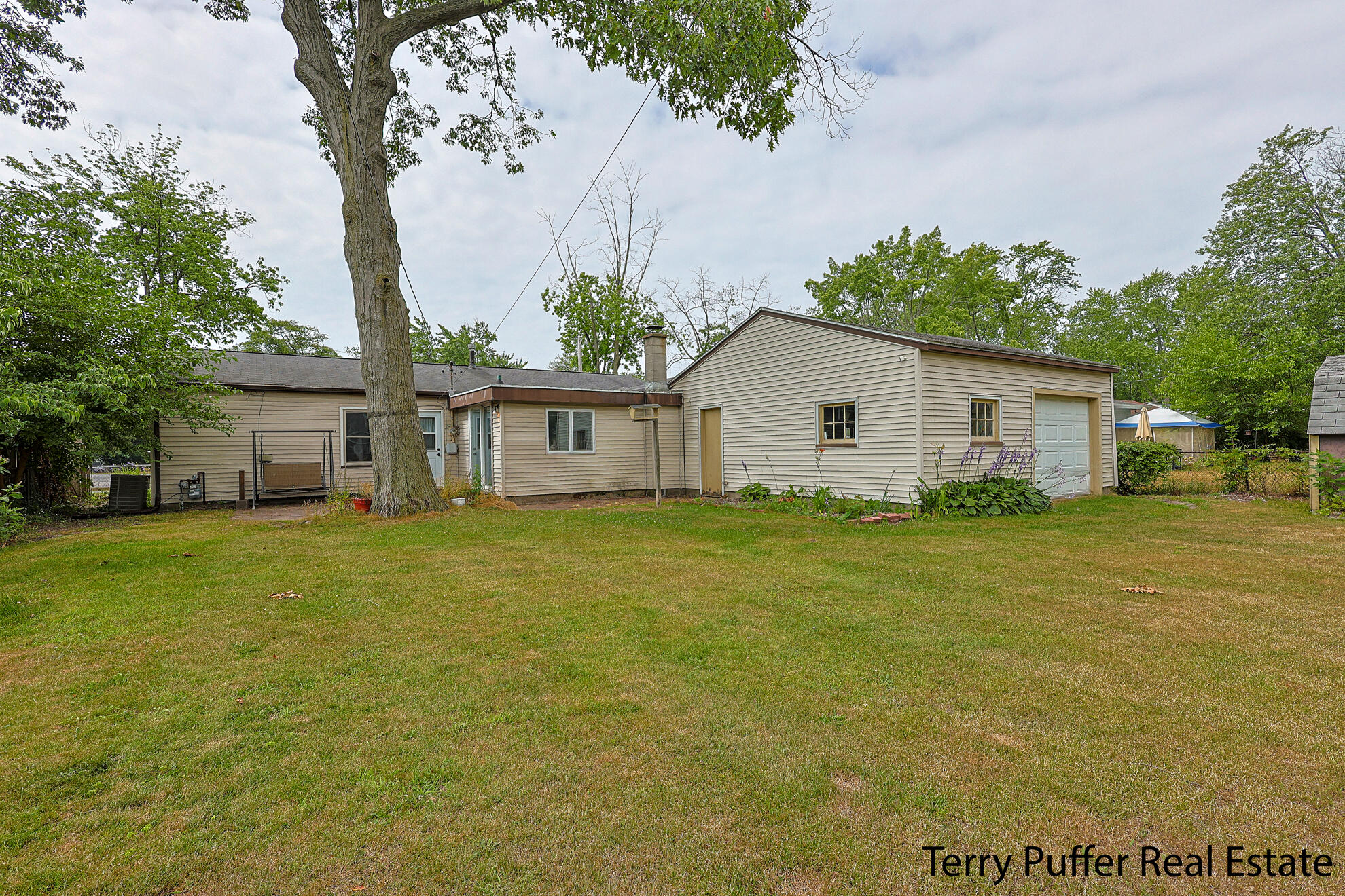 1456 Greenwich Road Muskegon, MI 49441 - Photo 21 of 26 IMG_0651