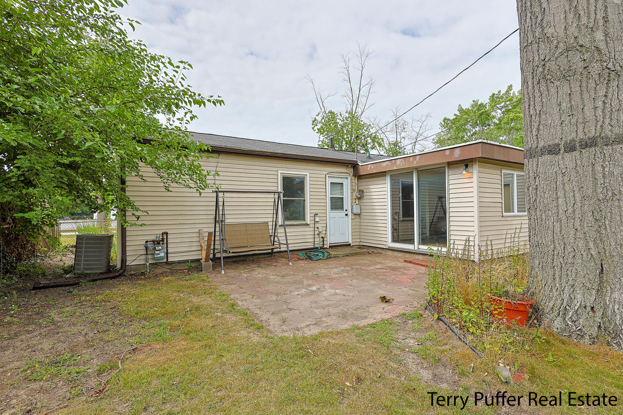 1456 Greenwich Road Muskegon, MI 49441 - Photo 22 of 26 IMG_0655