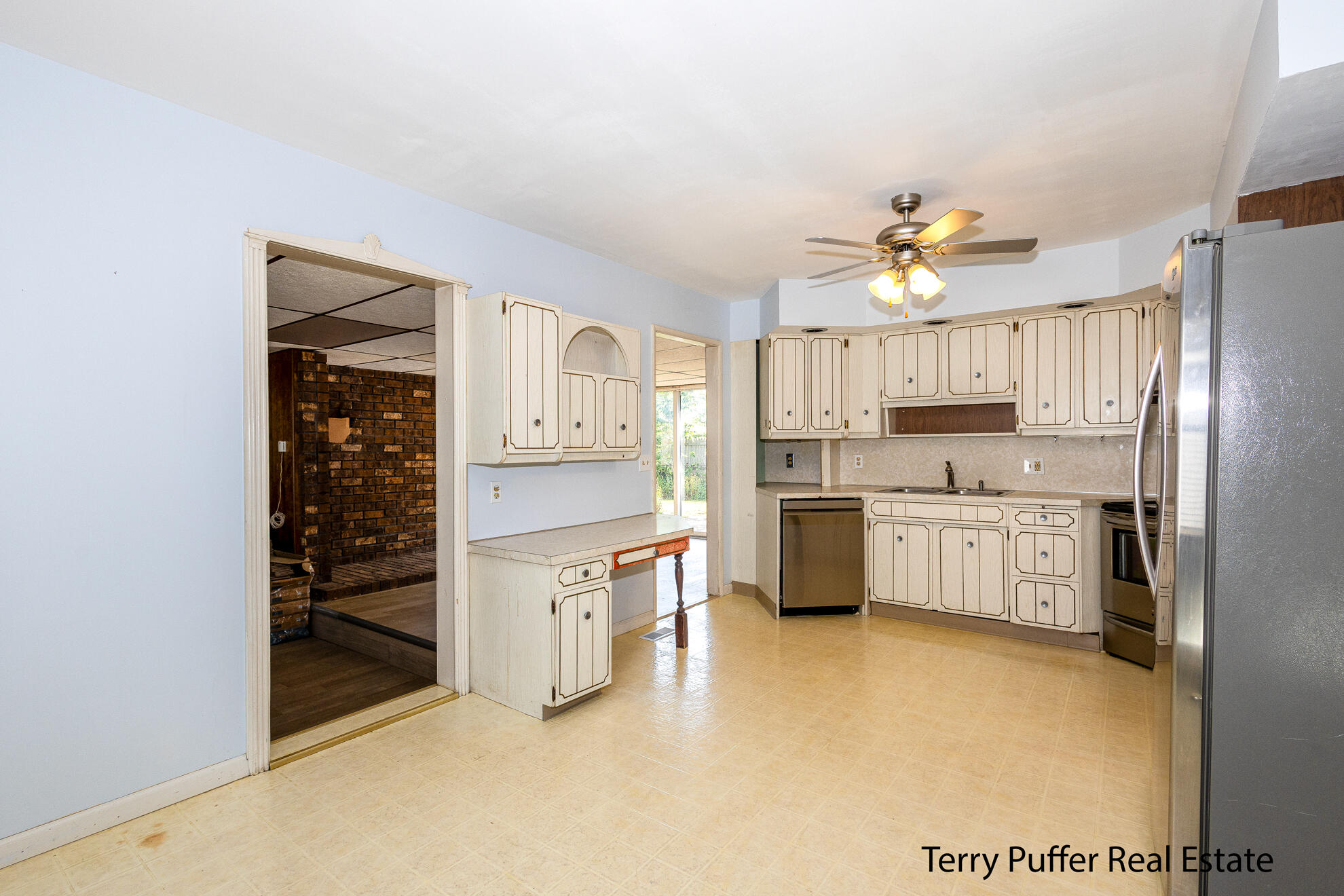 1456 Greenwich Road Muskegon, MI 49441 - Photo 5 of 26 IMG_0631