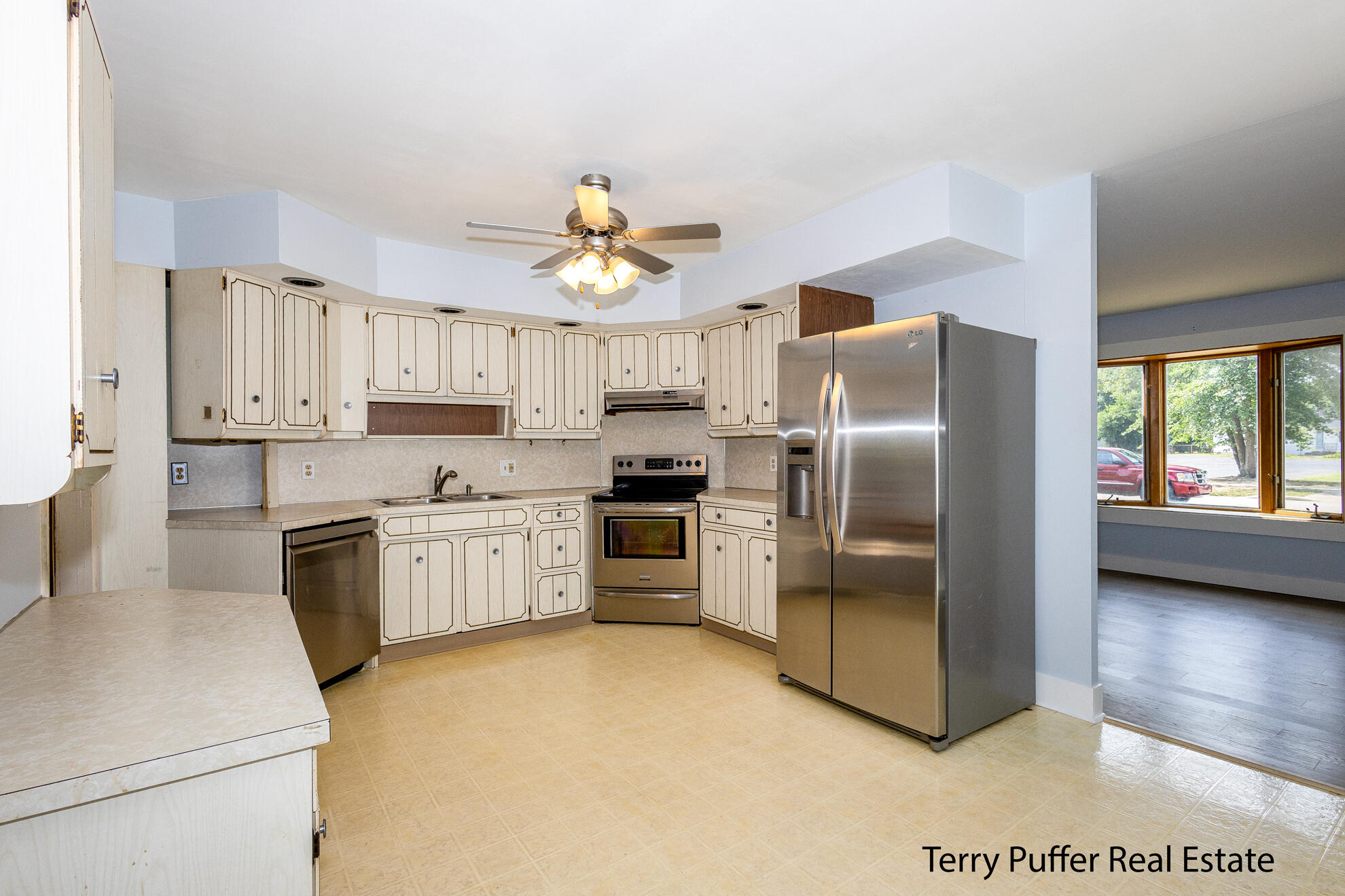 1456 Greenwich Road Muskegon, MI 49441 - Photo 6 of 26 IMG_0632