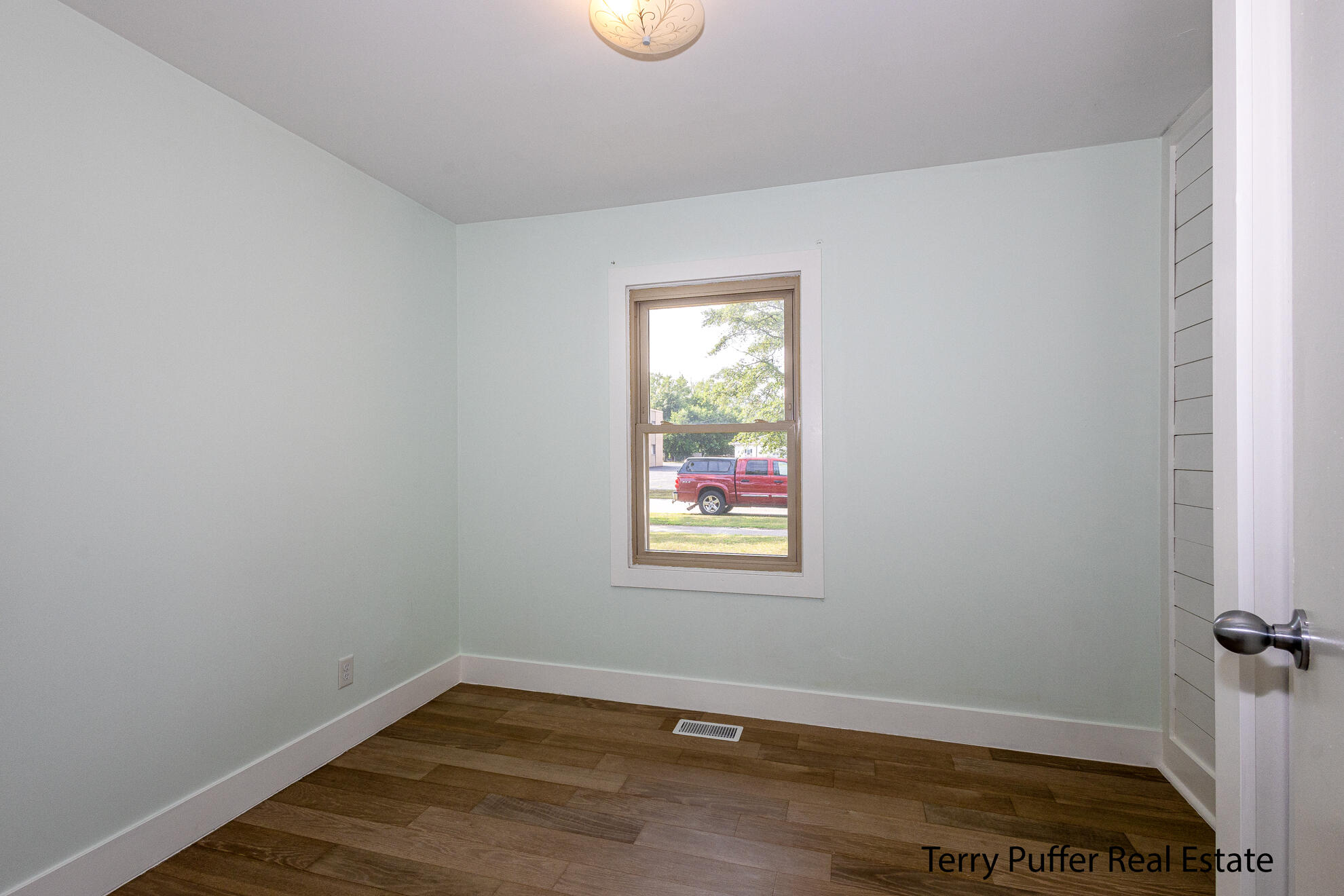 1456 Greenwich Road Muskegon, MI 49441 - Photo 8 of 26 IMG_0617