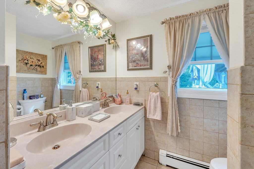33 Claridge Road Worcester, MA 01606 - Photo 15 of 33 Gallery Image 15