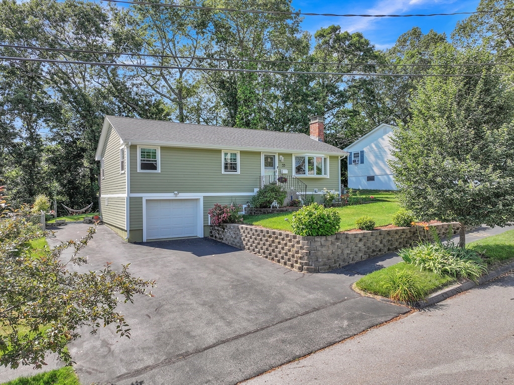 33 Claridge Road Worcester, MA 01606 - Photo 2 of 33 Gallery Image 2
