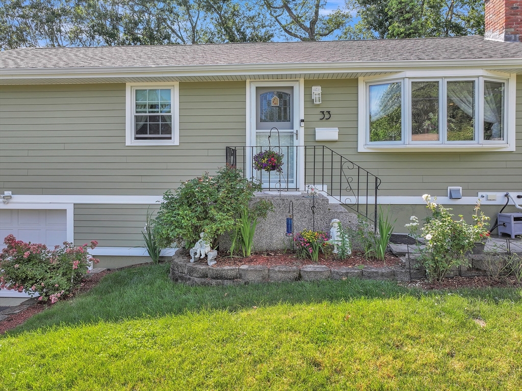33 Claridge Road Worcester, MA 01606 - Photo 3 of 33 Gallery Image 3