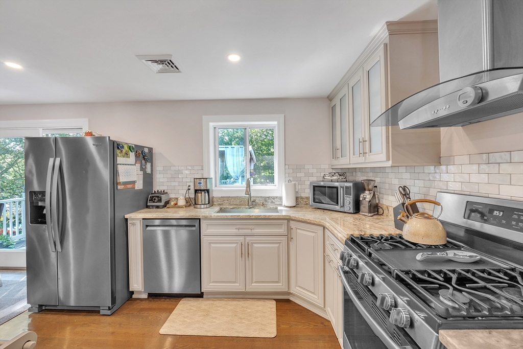 33 Claridge Road Worcester, MA 01606 - Photo 9 of 33 Gallery Image 9