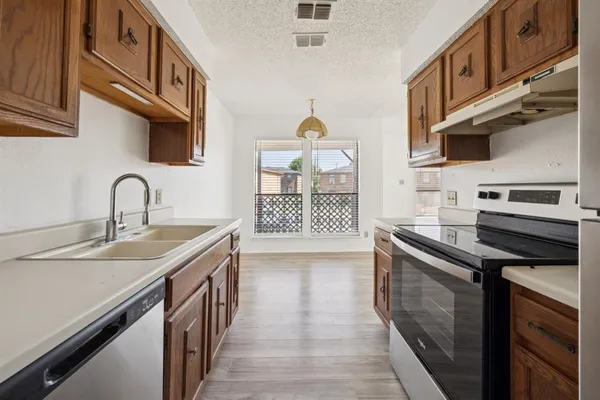 $550,000 | 8113 Foxfire Lane, White Settlement, TX 76108