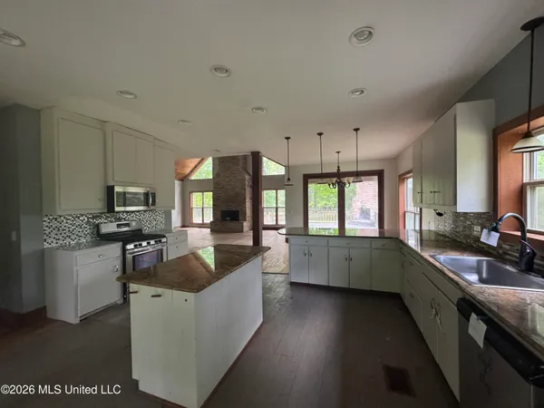 $205,000 | 134 Seldom Seen Cove, Braxton, MS 39044