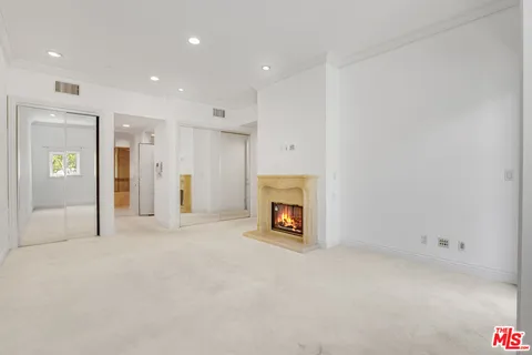 $9,500 | 132 South Maple Drive, Unit 201, Beverly Hills, CA 90212