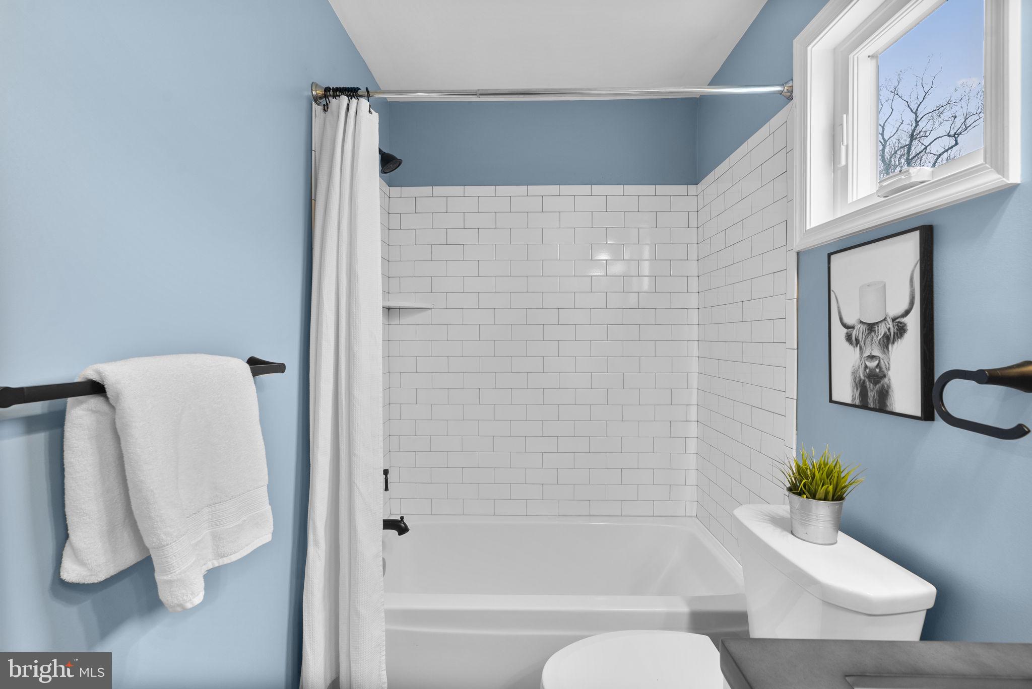 112 Elliott Place Edgewater, MD 21037 - Photo 32 of 56 Second level full bathroom