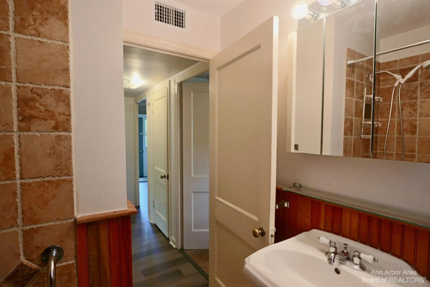 611 Robin Road Ann Arbor, MI 48103 - Photo 23 of 31 Photo 23