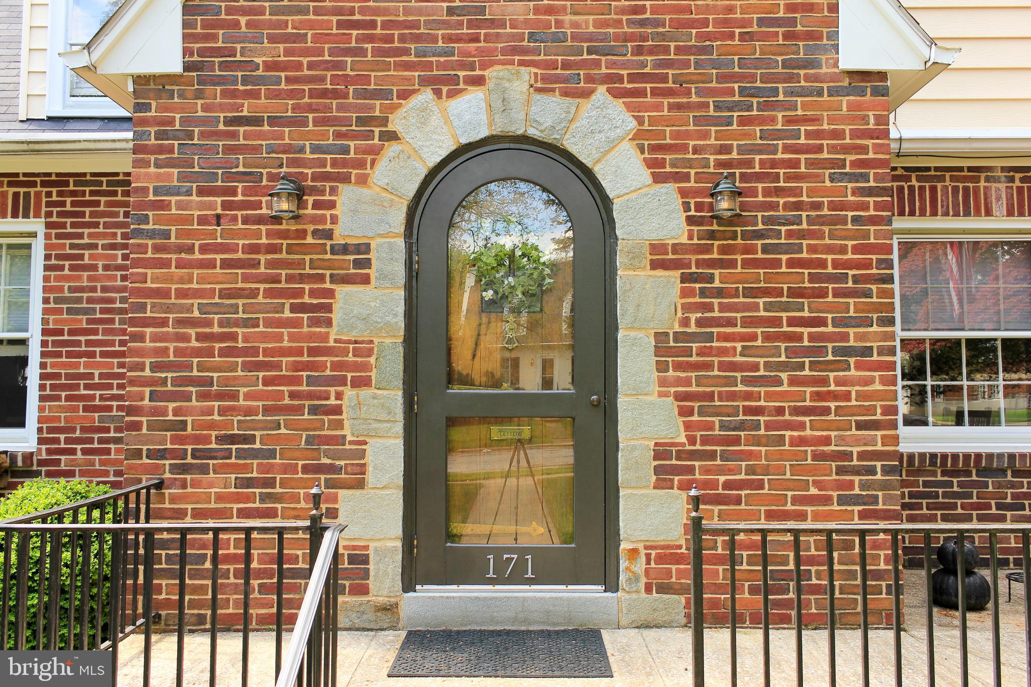 171 Springdale Road York, PA 17403 - Photo 2 of 37 Front Exterior