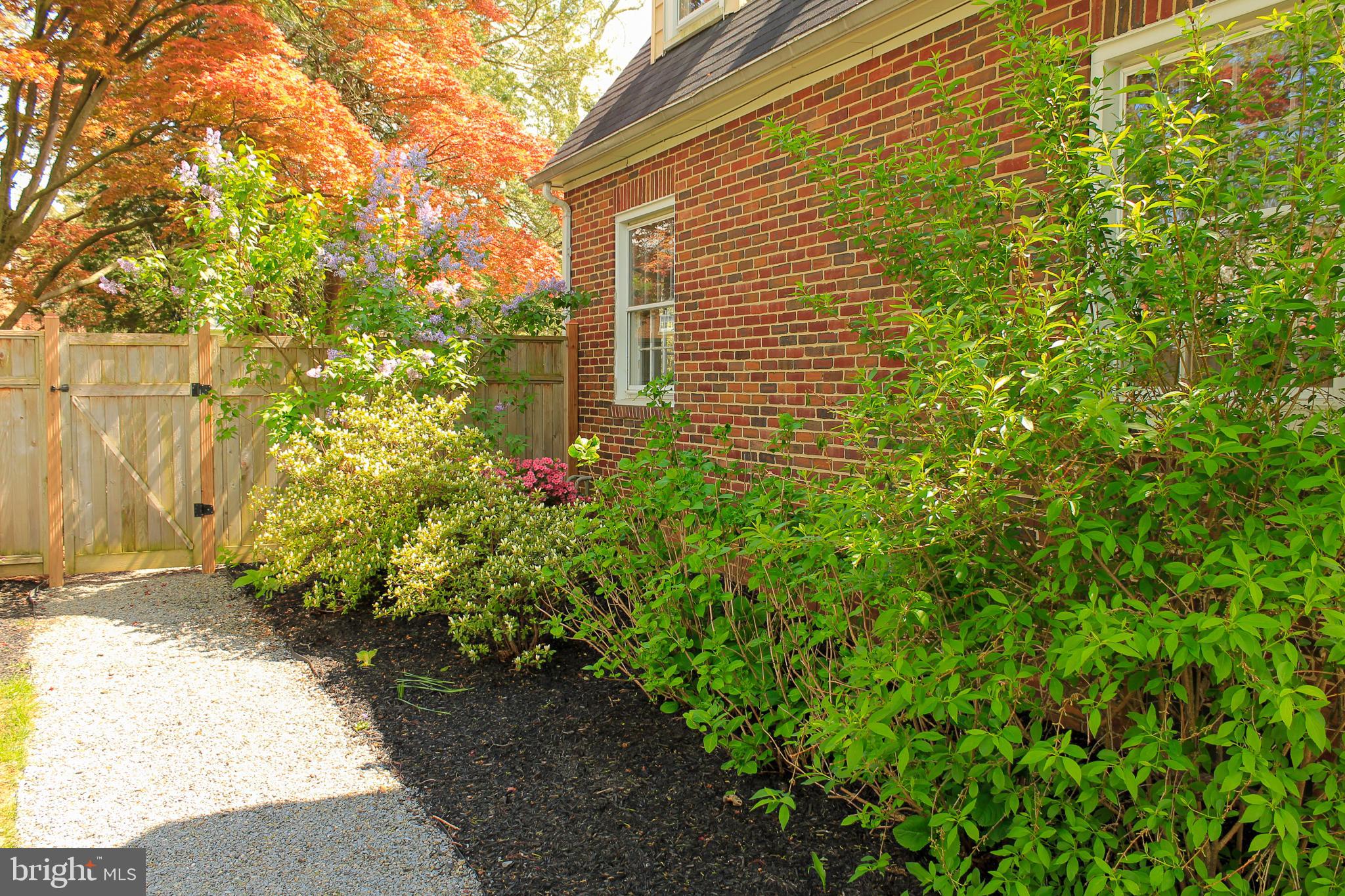 171 Springdale Road York, PA 17403 - Photo 11 of 37 Lovely Landscaping