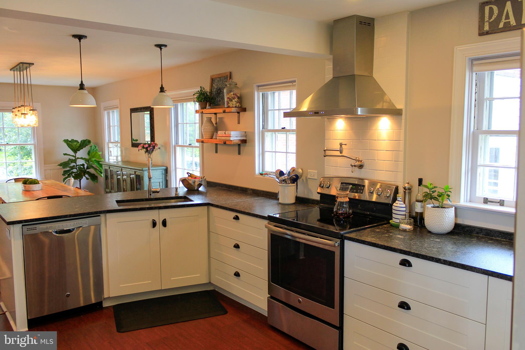 171 Springdale Road York, PA 17403 - Photo 22 of 37 Kitchen w/ Leathered Granite Countertops