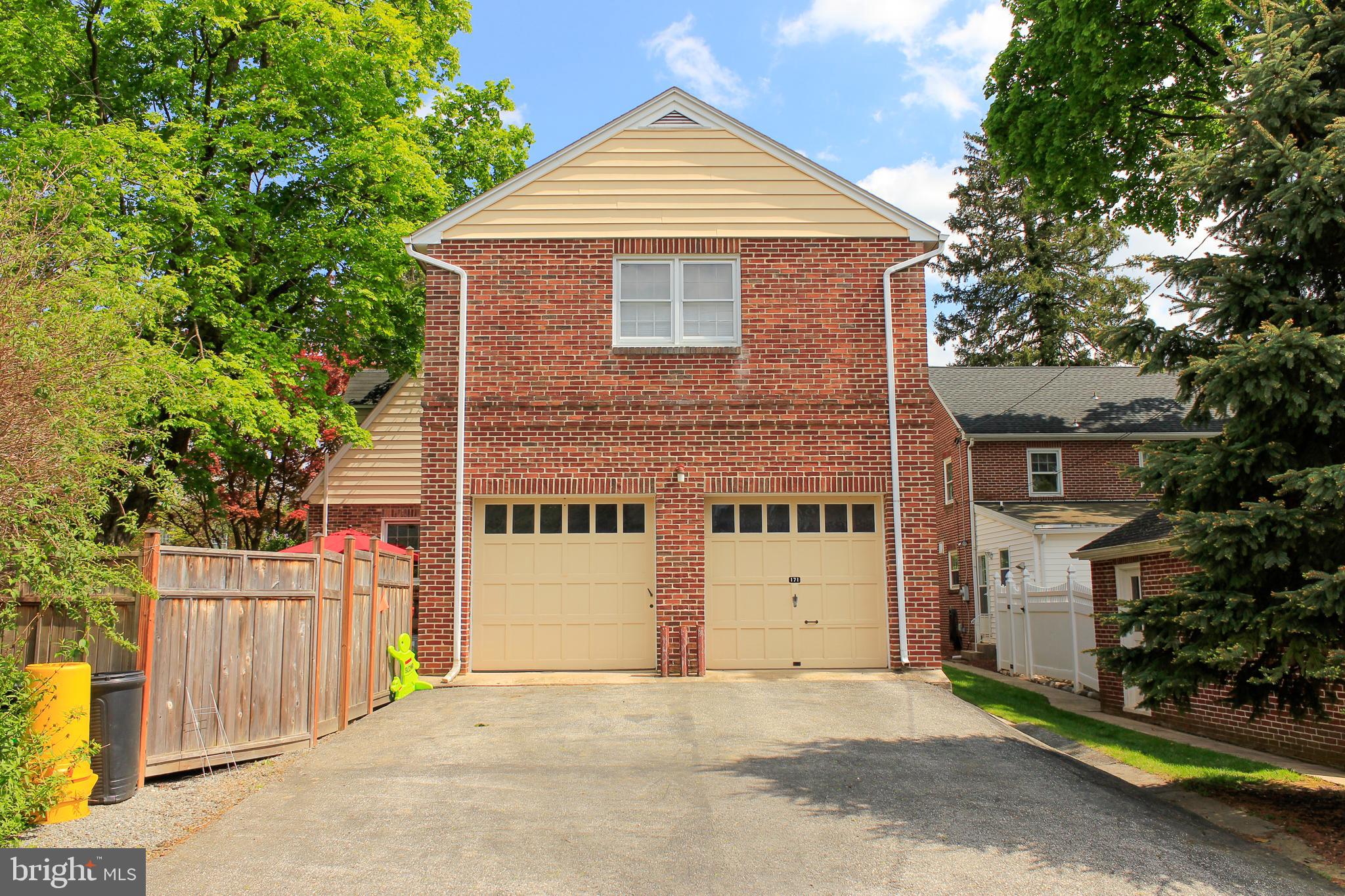 171 Springdale Road York, PA 17403 - Photo 6 of 37 2 Car Garage w/Garage Door Opener