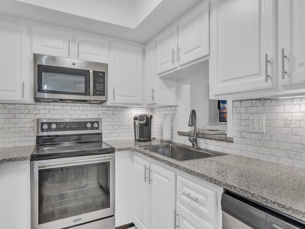 1860 Robalo Drive, Unit 203A Vero Beach, FL 32960 - Photo 5 of 36