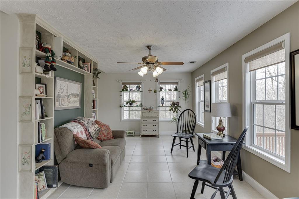124 Edgewater Court Braselton, GA 30517 - Photo 14 of 54 a living room with furniture