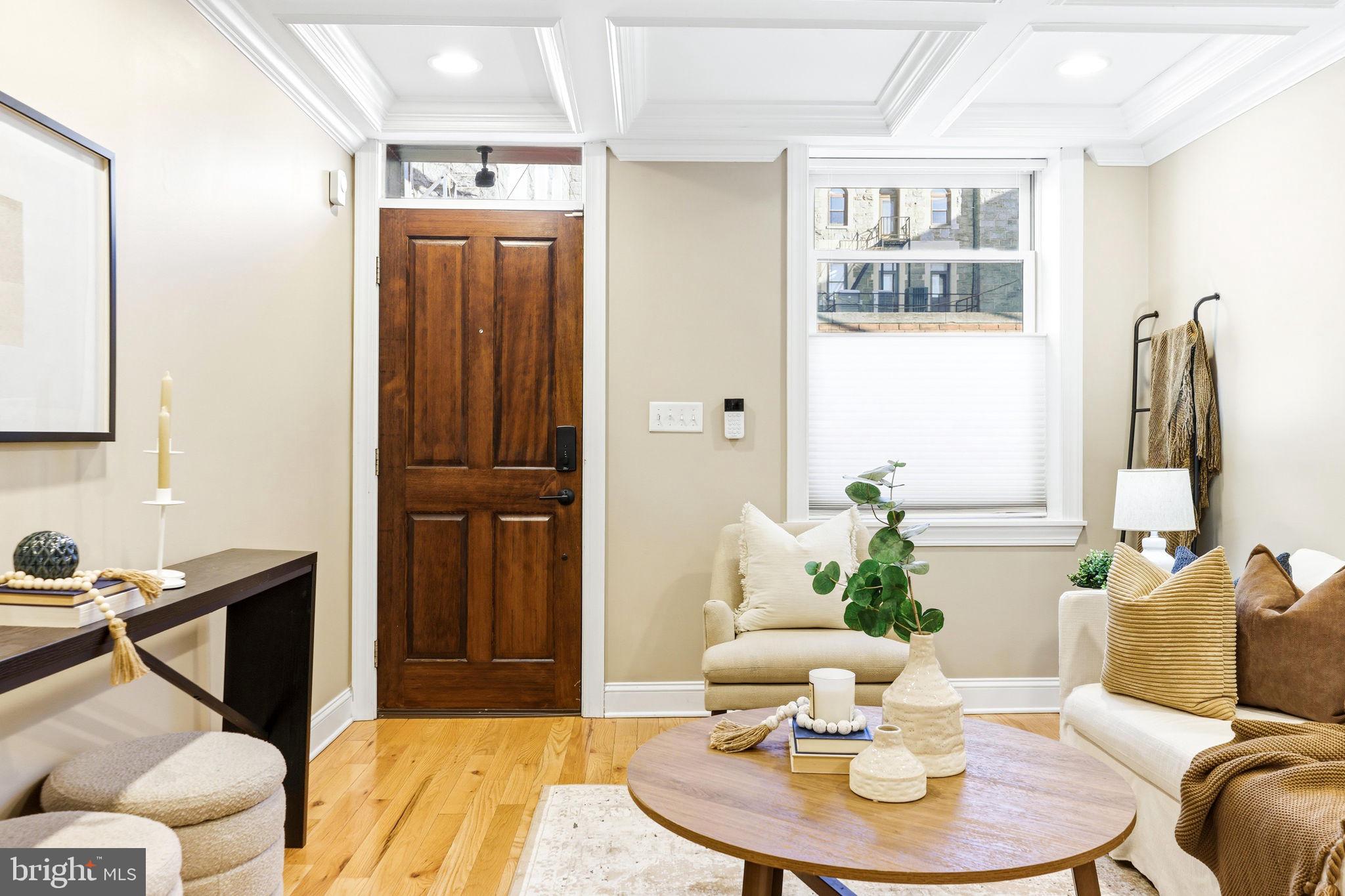 404 South Castle Street Baltimore, MD 21231 - Photo 5 of 47 a living room with furniture
