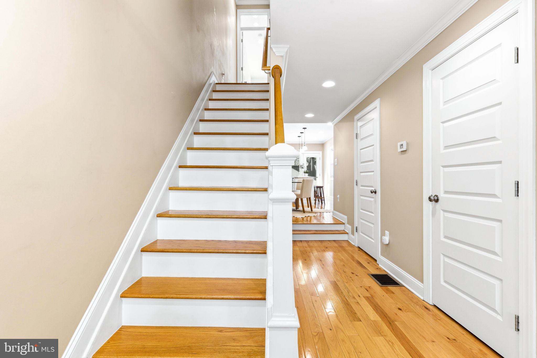 404 South Castle Street Baltimore, MD 21231 - Photo 7 of 47 a view of entryway