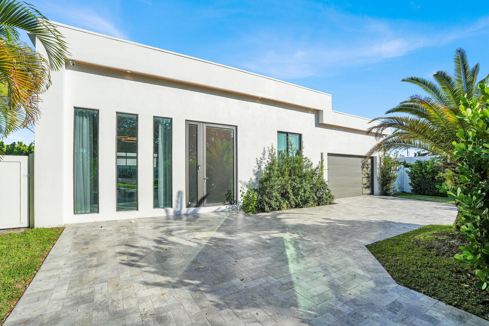 828 Northwest 2nd Avenue Boca Raton, FL 33432 - Photo 1 of 64 Front Exterior