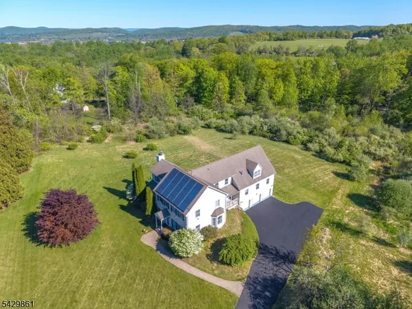 $975,000 | 37 Woodland Heights Circle, Glen Gardner, NJ 08826