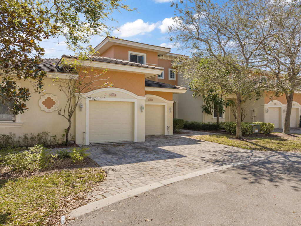 2571 Langrove Lane Southwest Vero Beach, FL 32962 - Photo 3 of 33 DJI_20240224132136_0130_D
