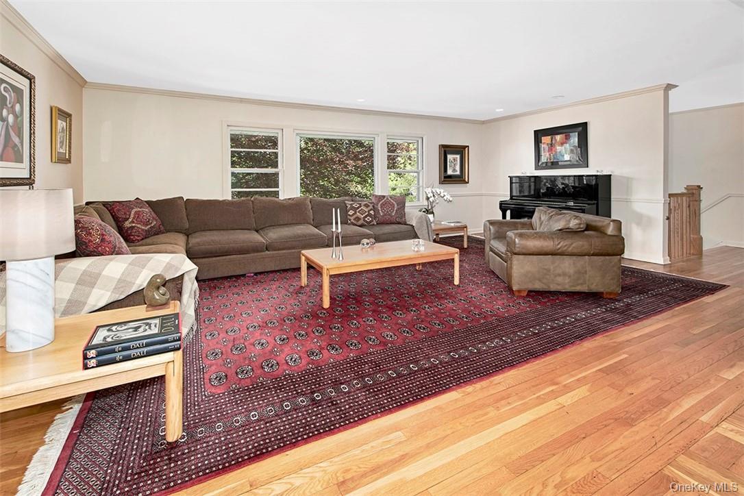 21 Douglas Circle Rye, NY 10580 - Photo 4 of 28