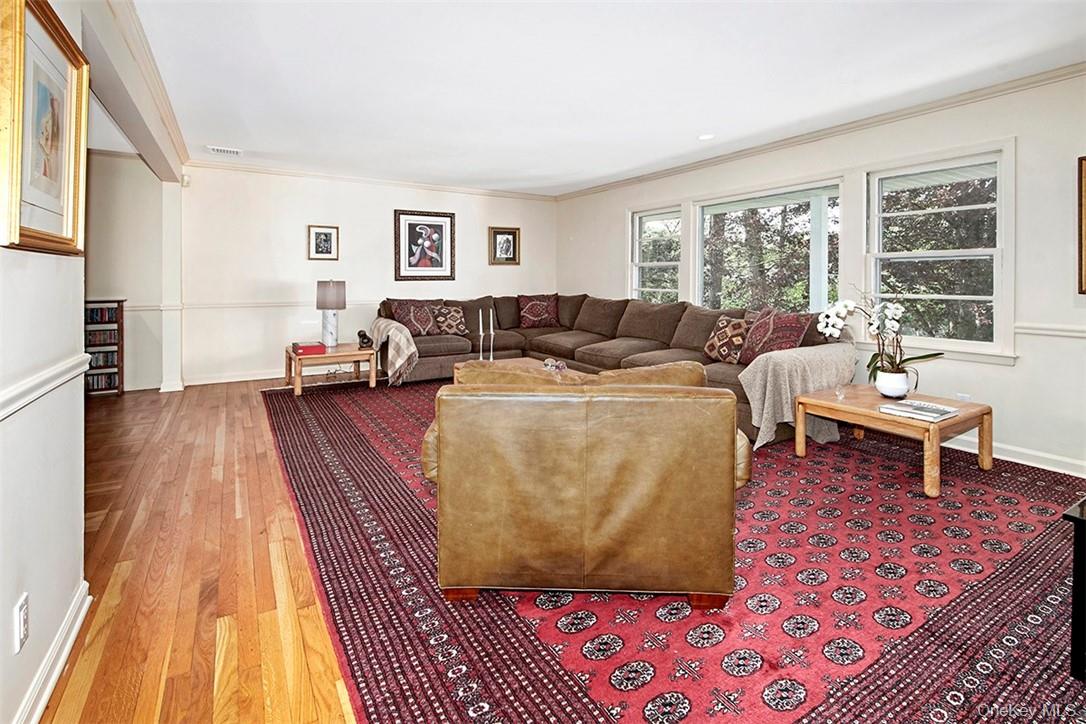 21 Douglas Circle Rye, NY 10580 - Photo 5 of 28