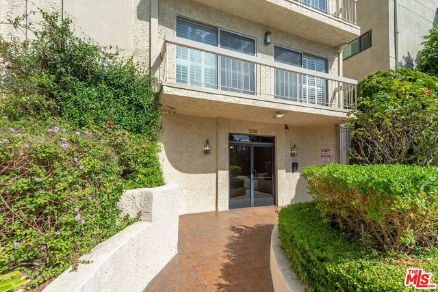 $4,950 | 2318 Fox Hills Drive, Unit 105, Los Angeles, CA 90064