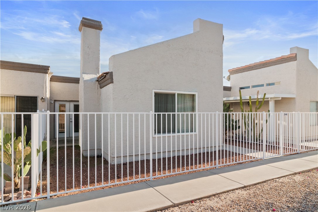 2146 High Dunes Lane Laughlin, NV 89029 - Photo 38 of 64 View of front of house featuring stucco siding and fence