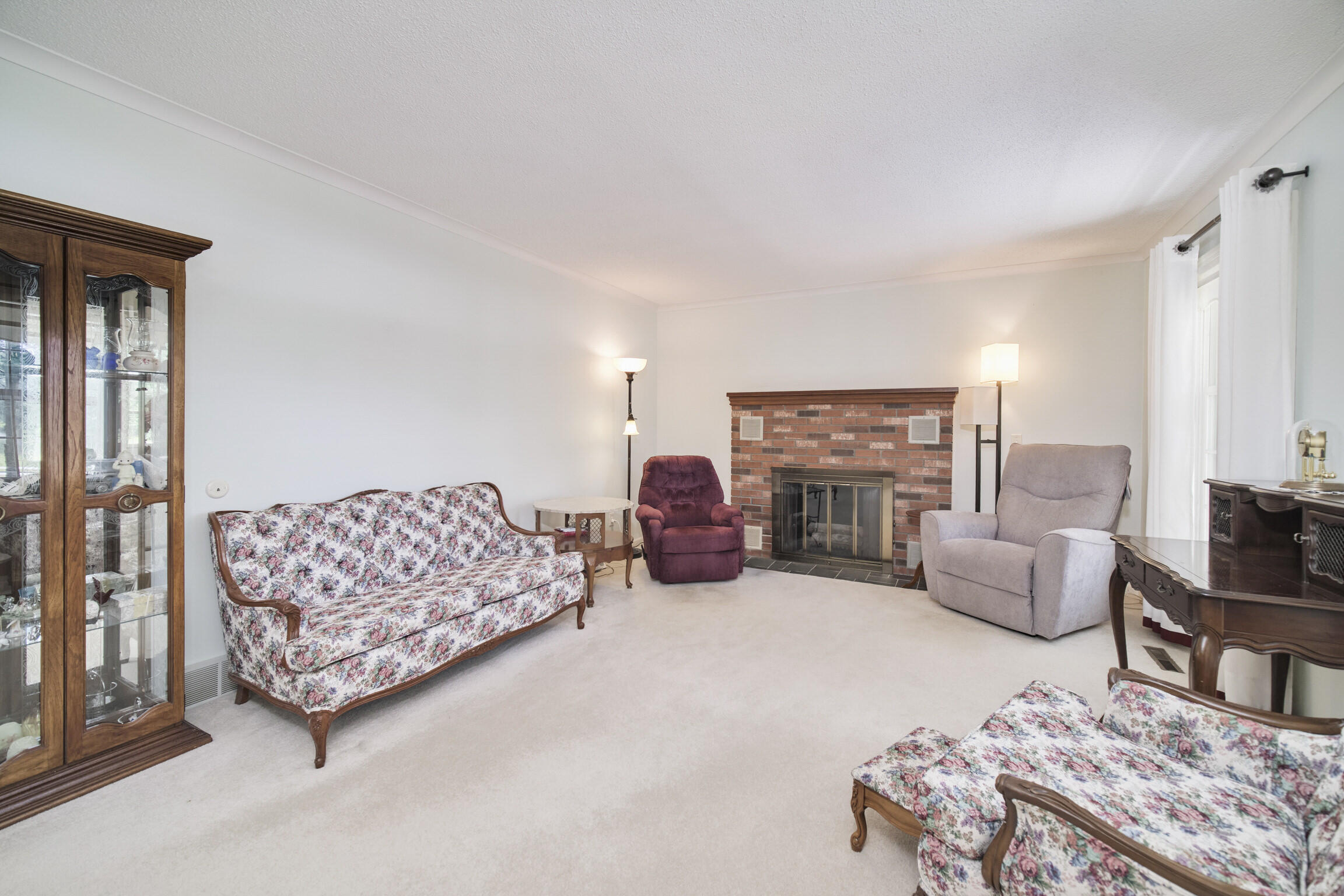 2615 Hill Road Manistee, MI 49660 - Photo 8 of 47 Living Room