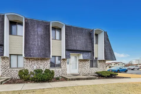 $209,500 | 8420 162nd Place, Unit 4, Tinley Park, IL 60487
