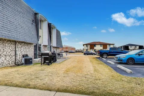 $209,500 | 8420 162nd Place, Unit 4, Tinley Park, IL 60487