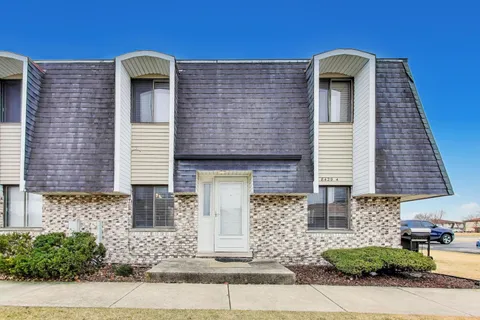 $209,500 | 8420 162nd Place, Unit 4, Tinley Park, IL 60487