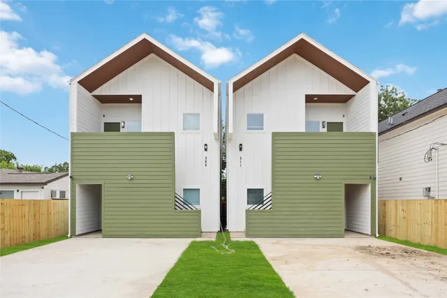 a front view of house with yard