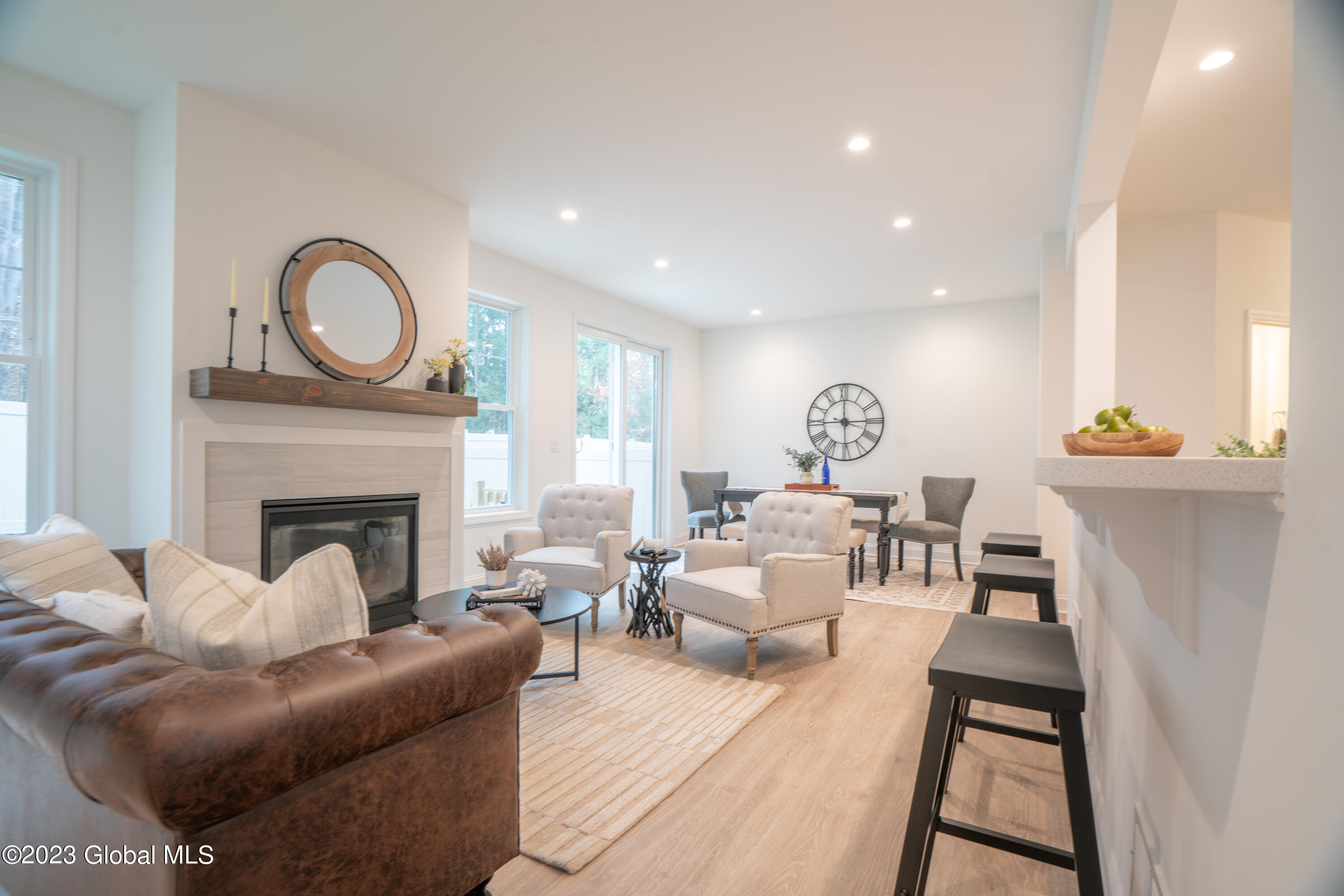 44 Landon Lane Malta, NY 12020 - Photo 4 of 16 DSC05773