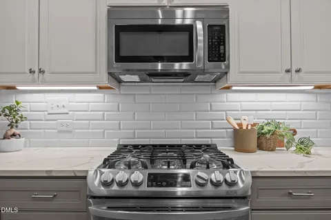 $800,000 | 215 Hopesworth Court, Hillsborough, NC 27278