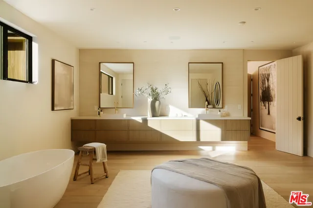 a view of a house with backyard and porch