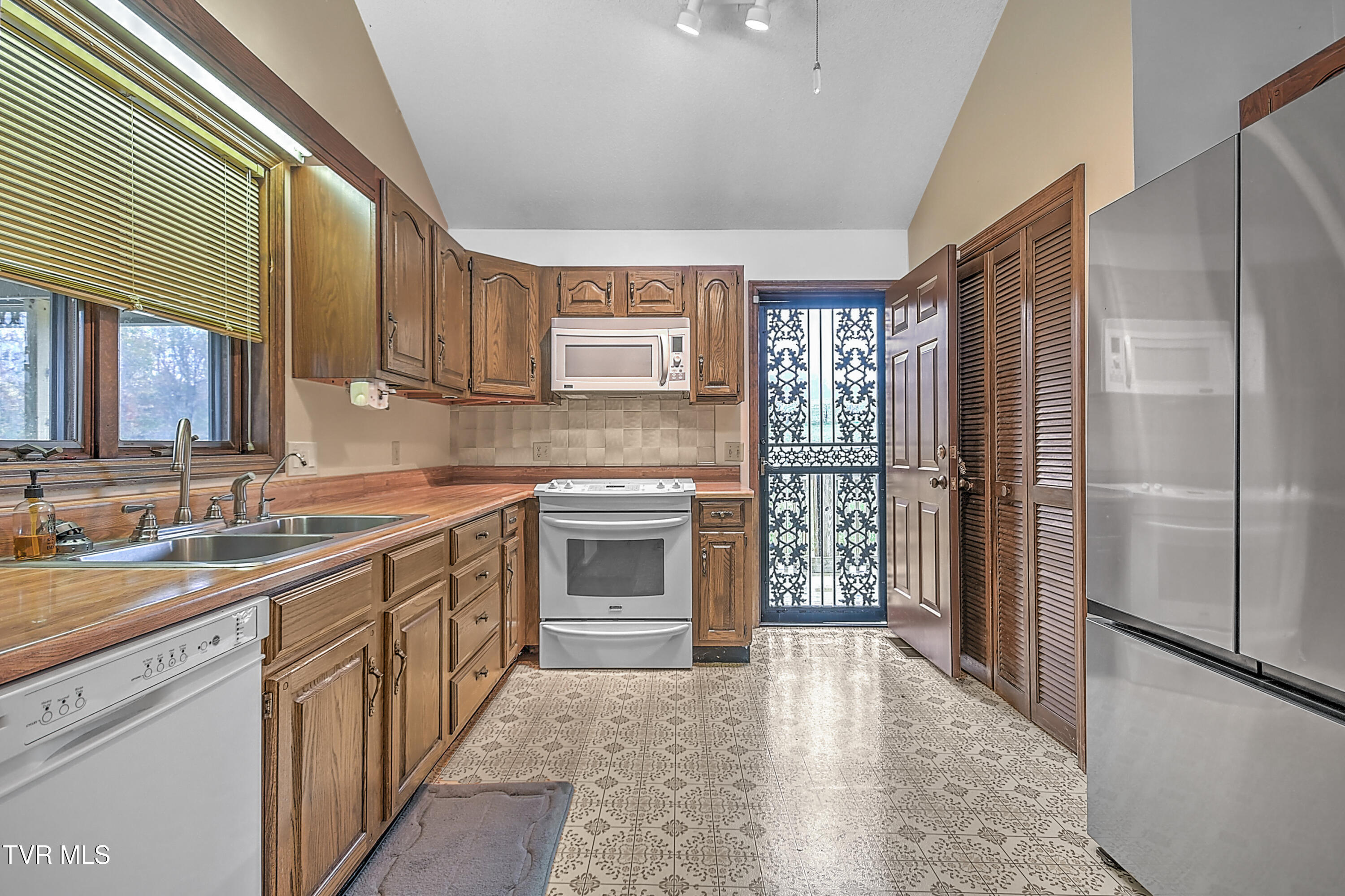 1183 Reedy Creek Road Bristol, TN 37620 - Photo 23 of 56 1183 Reedy Creek KB-17