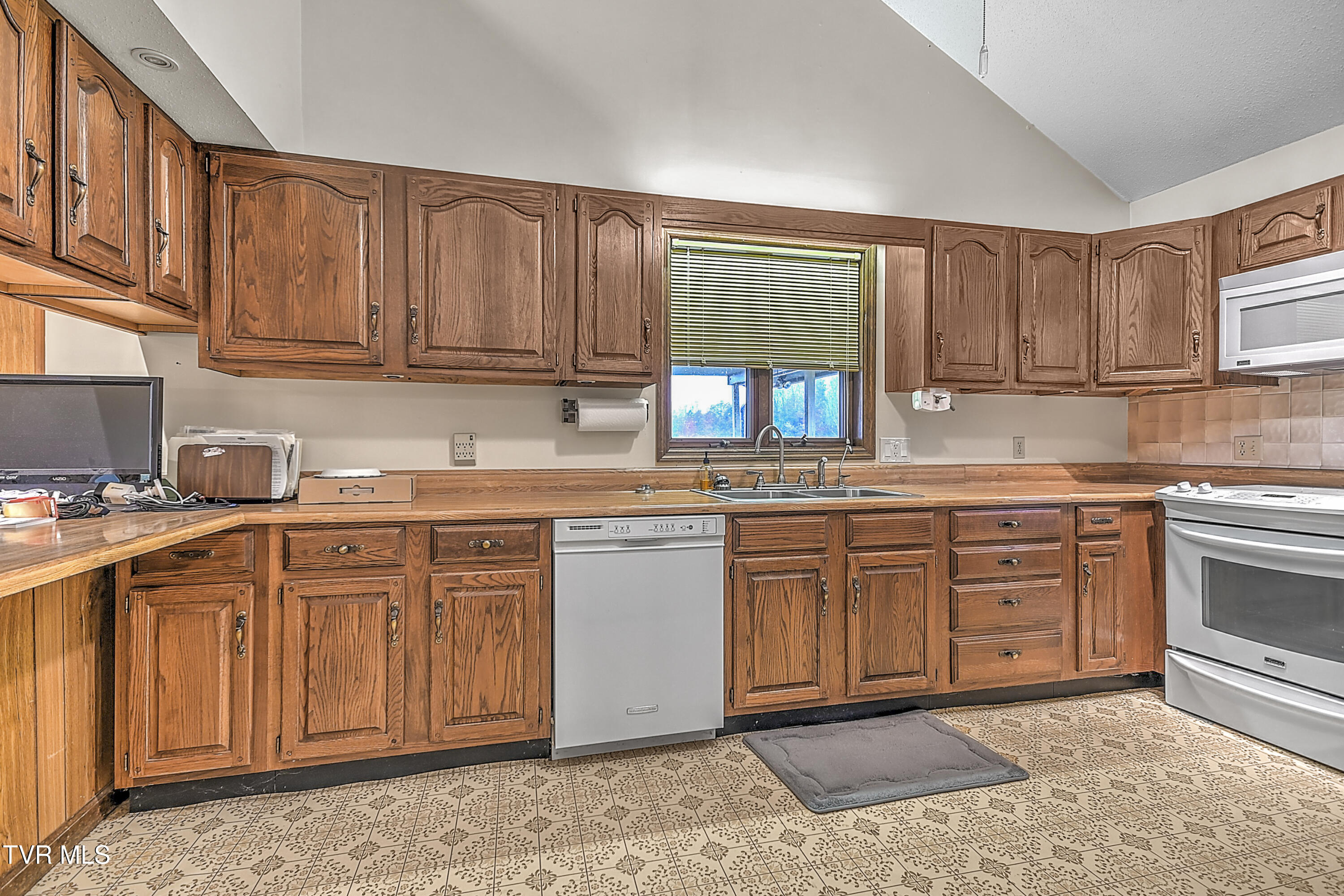 1183 Reedy Creek Road Bristol, TN 37620 - Photo 24 of 56 1183 Reedy Creek KB-16